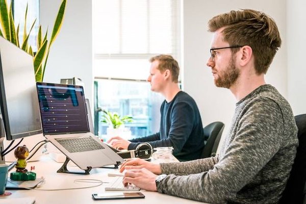 Les avantages et inconvénients des différents logiciels de messagerie professionnelle pour une utilisation optimale